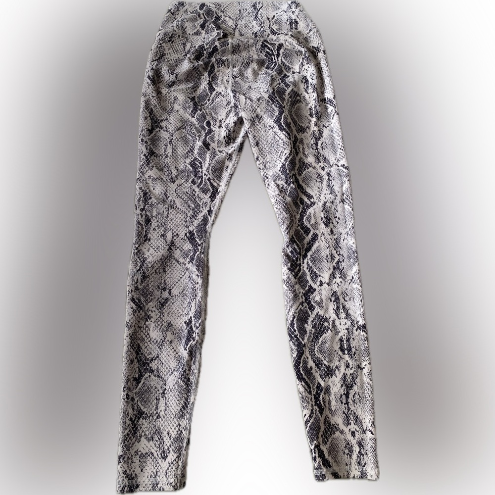 Alo Yoga  High Waist Vapor Snakeskin Legging  L  Bone NWOT - Picture 7 of 8